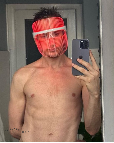 Social Skin 3-in-1 LED Light Therapy Face Mask