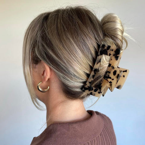 Ultimate Selfcare Bundle: LED Mask, Face Mask, Eye Mask, Clip & Scalp Scrubber