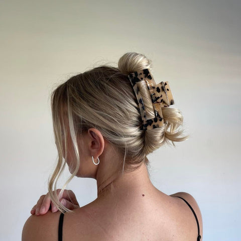 'Hold Me Tight' Hair Claw